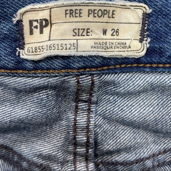 Free People High Rise Release Hem Cropped Jean size 26 blue denim - Picture 9 of 12